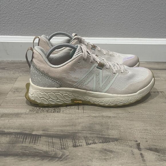 New Balance Shoes - New Balance Shoes Women 11 Fresh Foam x Hierro V7 WTHIERN7 Rose White Timberwolf
